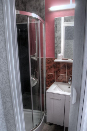 Bathroom 5, Hôtel Thermidor, Nièvre