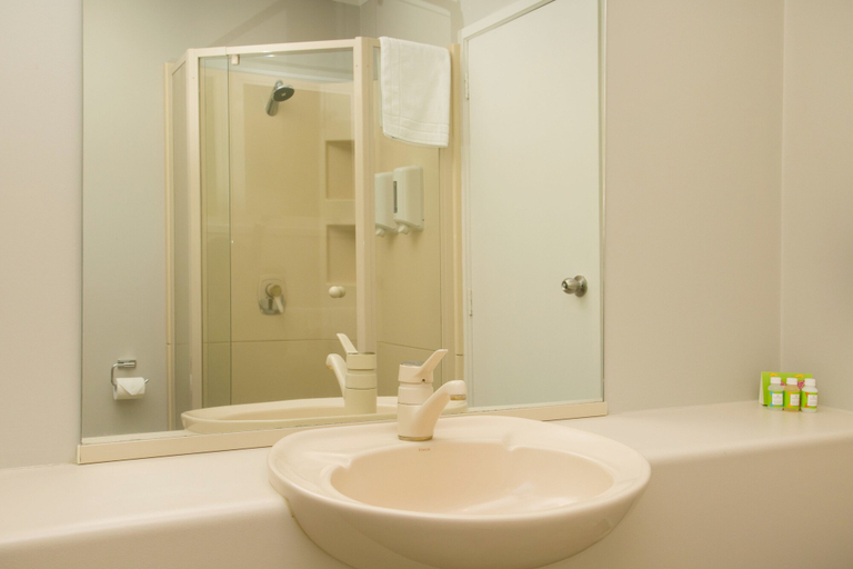 Bathroom 4, Anchorage Resort Taupo, Taupo