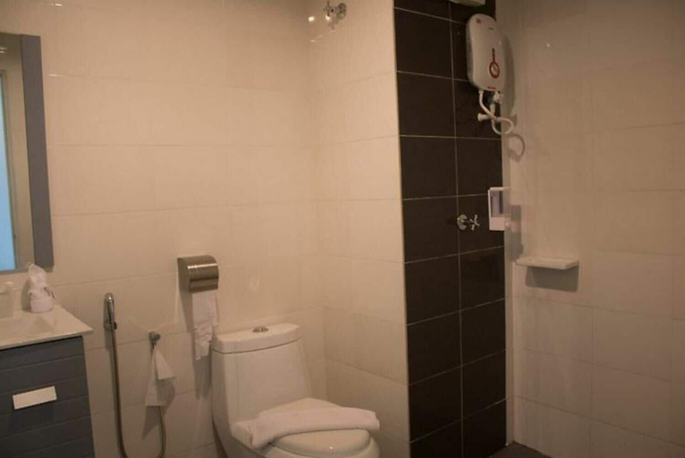 Bathroom 3, De' Viana Hotel & Apartment, Kota Bharu