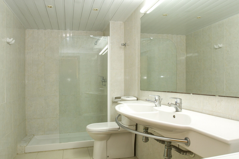 Bathroom 3, Apartamentos Azahar-46, Tarragona