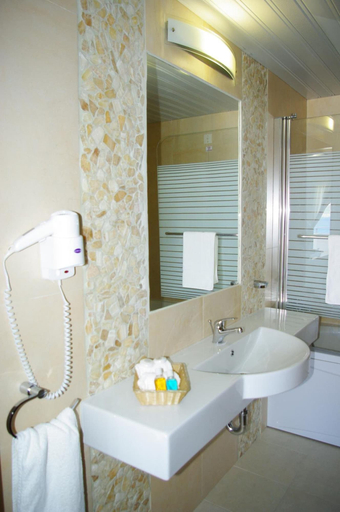 Bathroom 5, Astron Princess, South Aegean
