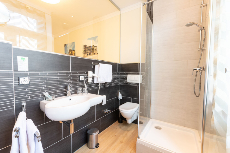 Bathroom 5, Hotel Porta Nigra, Trier