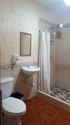 Bathroom 3, Hotel Internacional Guest House, Antigua Guatemala