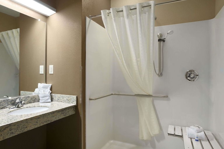 Bathroom 4, Sonesta Essential Fairmont, Marion