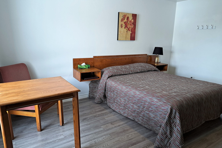 Bedroom 3, Motel Bonsoir, Joliette