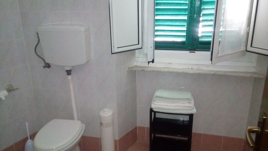 Bathroom 5, Albergo Cavour SELF CHECK-IN, Livorno