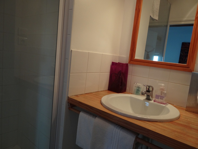 Bathroom 5, Le Moulin Géant, Maine-et-Loire