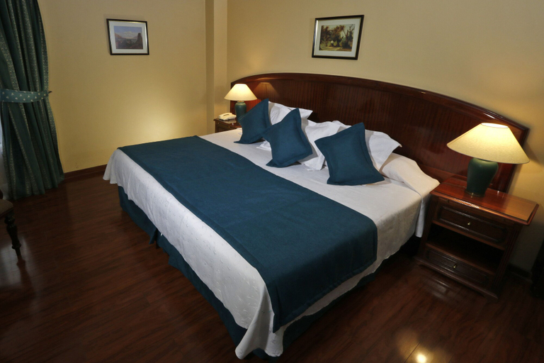 Bedroom 2, Hotel Principado de Asturias, Santiago