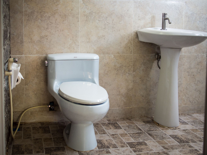 Bathroom 4, Lei Thar Gone Guest House, Magwe Minbu