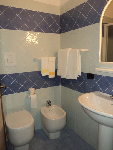 Bathroom 5, Hotel Le Pleiadi, Latina