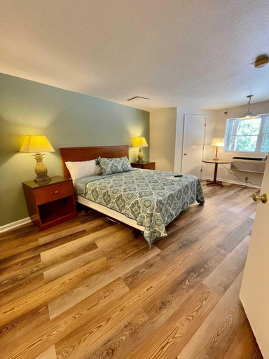 Bedroom 3, Geneva Hotel & Tiki Bar, Rutherford