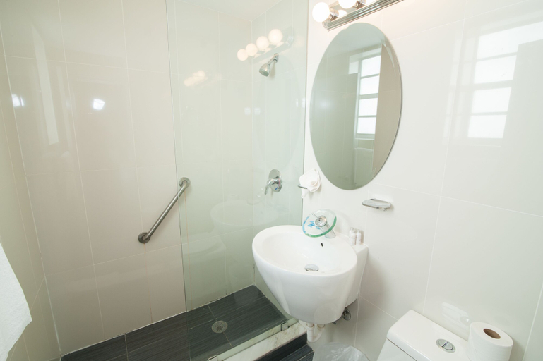 Bathroom 3, Boulevard Hotel, Miami-Dade
