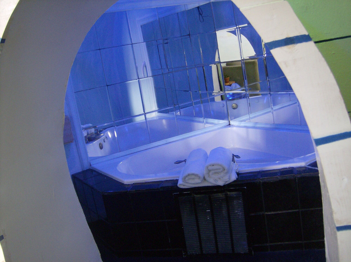 Bathroom 4, Days Inn & Suites by Wyndham Terre Haute, Vigo