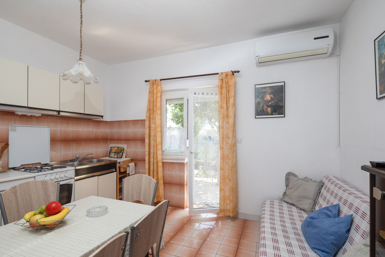 Others 5, Apartments near Beach Babic, Split