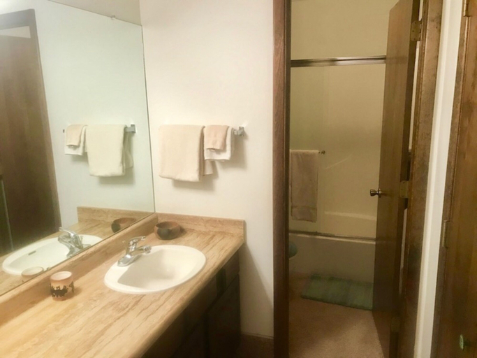 Bathroom 4, Mountain Meadows, Colfax