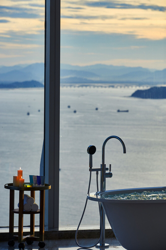 Exterior & Views 22