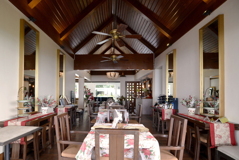Food & Drinks 4, The Windy Ridge, Tagaytay City