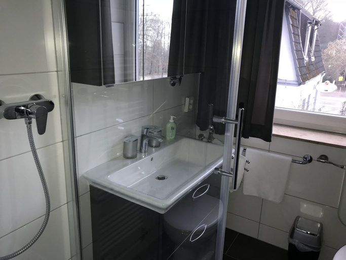 Bathroom 5, Waldhotel Peter aufm Berge, Bielefeld