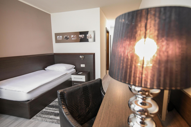 Bedroom 3, Hotel Evropa Celje, Celje