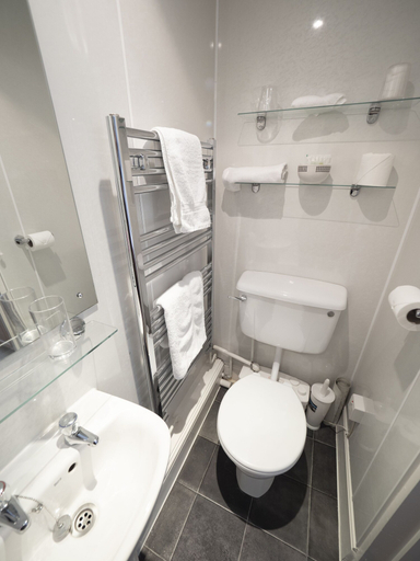 Bathroom 3, The Rest and Be Thankful Inn, Somerset