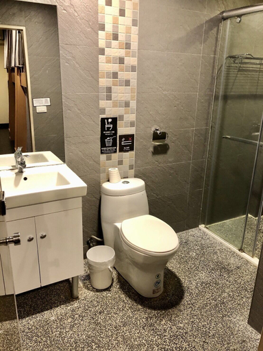 Bathroom 5, Fun Inn Taipei Hostel, Taipei City