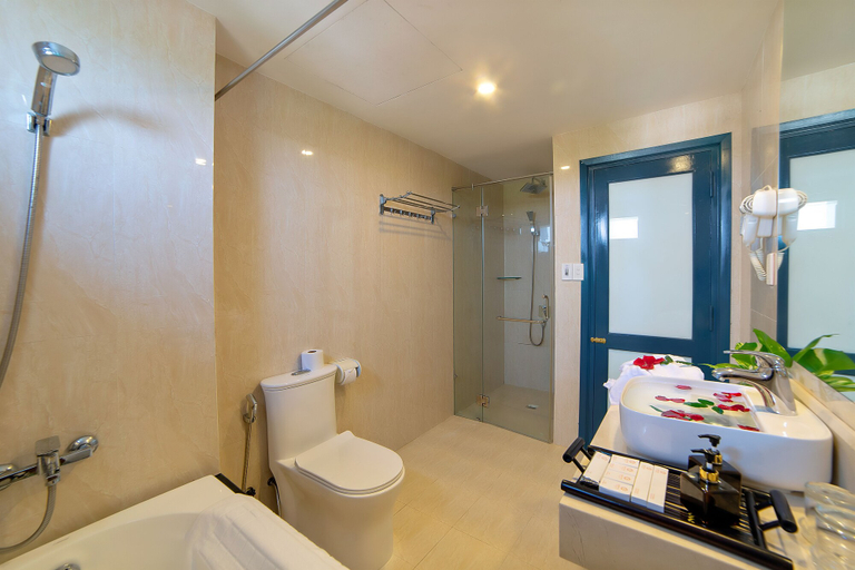 Bathroom 4, Aurora Riverside Hotel and Spa, Da Nang