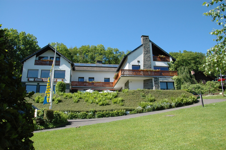 Exterior & Views 2, Pension Haus Diefenbach, Düren