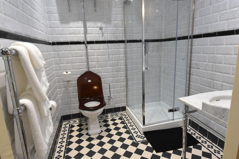 Bathroom 4, The Aston Tavern, Birmingham