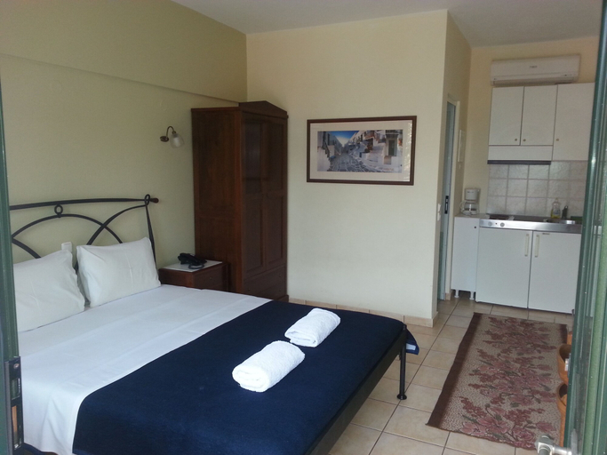 Bedroom 3, Ela Mesa, Attica