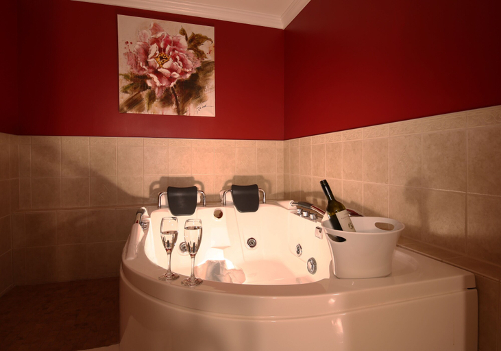 Bathroom 4, Grenfell Heritage Hotel & Suites, Division No. 9