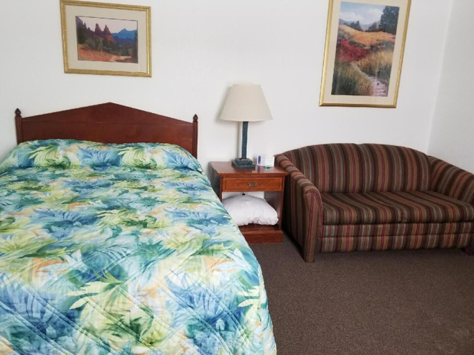 Bedroom 2, Howard's Motel, Platte