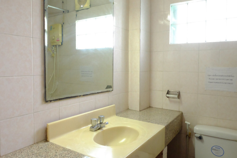 Bathroom 3, Jor Koo City Hotel, Ban Chang