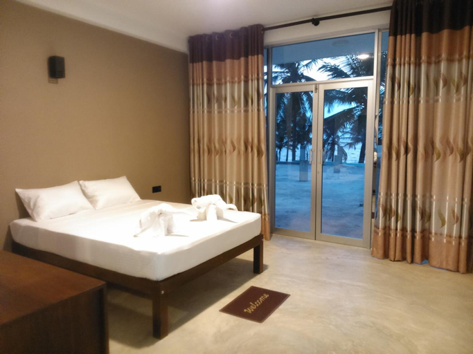 Bedroom 2, Saara Beach Hotel, Mahawewa