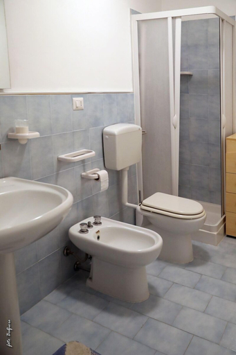Bathroom 5, San Nicolò Holiday Home, Messina