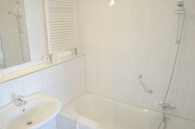 Bathroom 3, Hotel De Molenhoek - Nijmegen, Heumen
