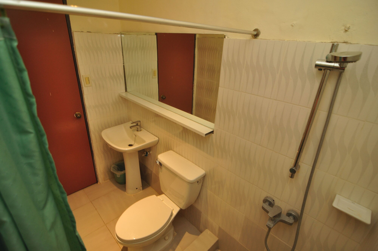 Bathroom 4, Dynasty Tourist Inn, Cebu City