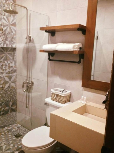 Bathroom 3, The Windy Ridge, Tagaytay City