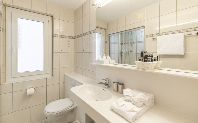 Bathroom 4, Grichting Hotel & Serviced Apartments, Leuk