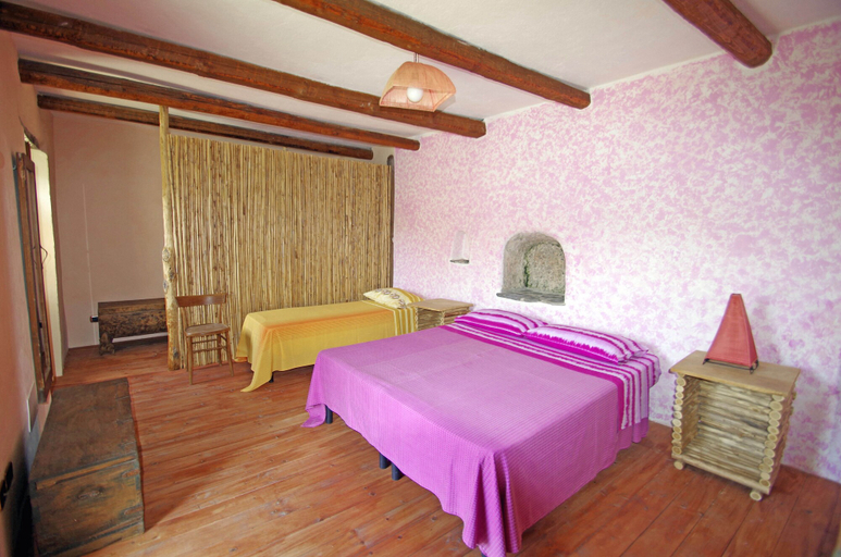 Bedroom 3, EcoBelmonte Albergo Diffuso, Cosenza