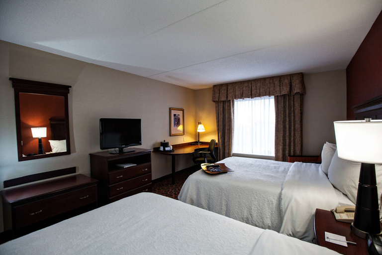 Bedroom 3, Hampton Inn By Hilton Napanee, Lennox and Addington