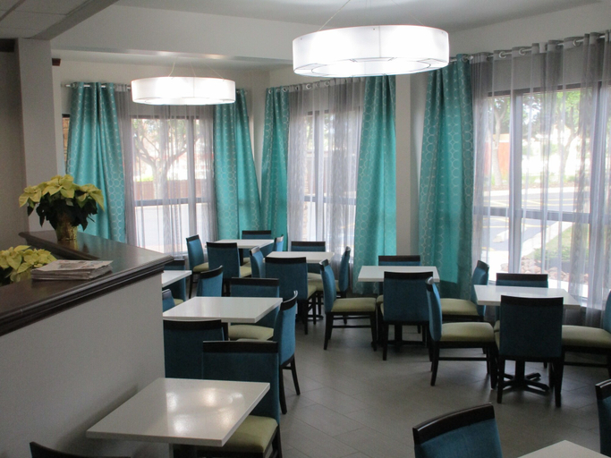 Food & Drinks 5, Clarion Pointe near Medical Center, Bexar