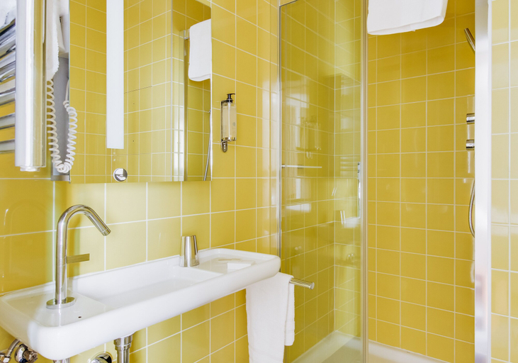 Bathroom 4, Hôtel du Jeu de Paume, Yvelines