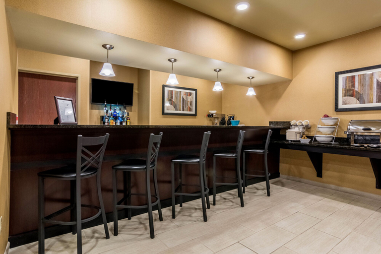 Food & Drinks 5, Cobblestone Hotel & Suites - Erie, Erie