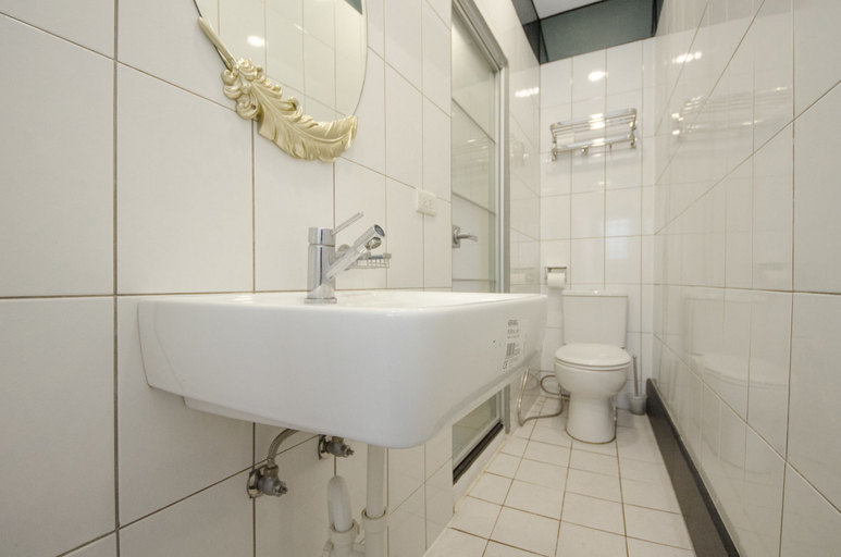 Bathroom 4, Tainan Travel Inn, Tainan