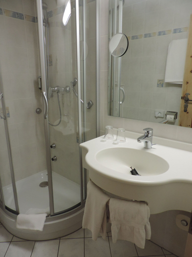 Bathroom 5, Hotel Klarer, Maloja