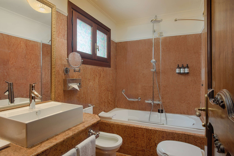 Bathroom 5, NH Venezia Santa Lucia, Venezia