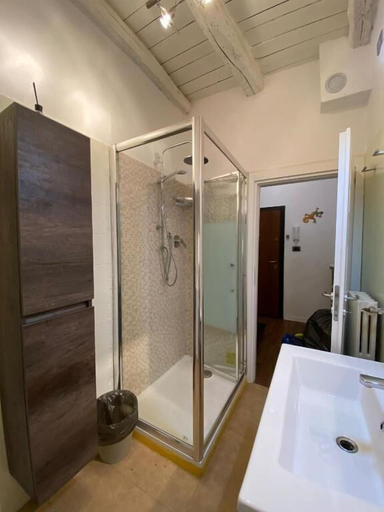 Bathroom 4, Casina nel Borgo, Bologna