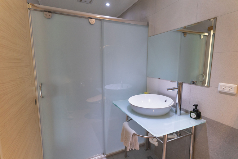 Bathroom 4, Lane 523, Nantou