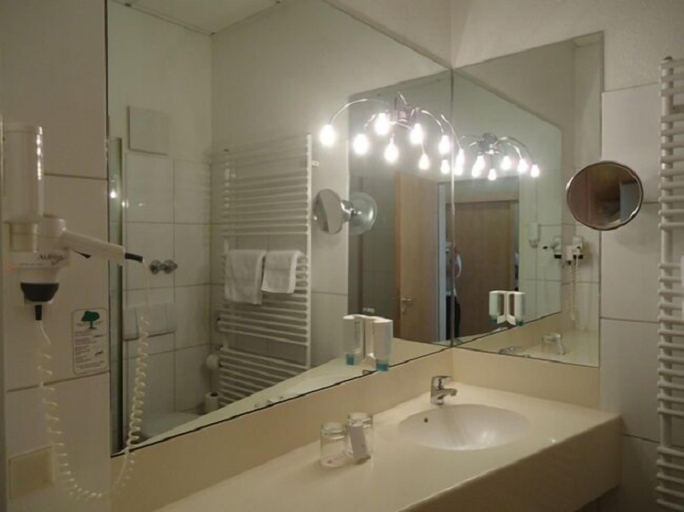 Bathroom 3, Hotel Thiesmann, Mülheim an der Ruhr