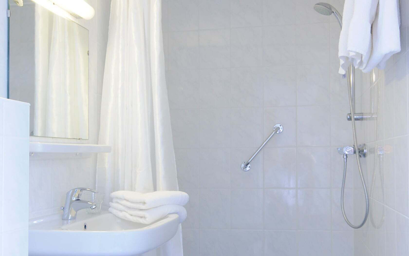 Bathroom 4, Hotel De Burg, Veere
